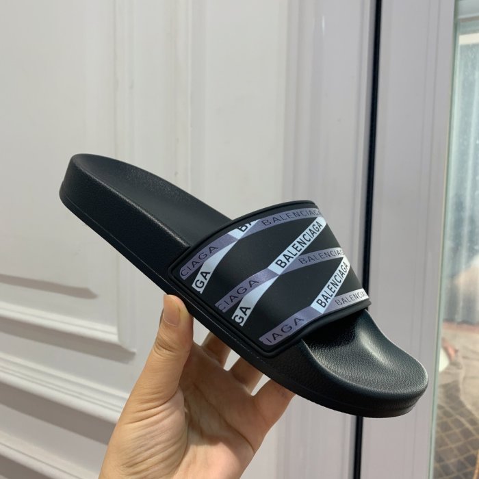 Шлепанцы фото 3