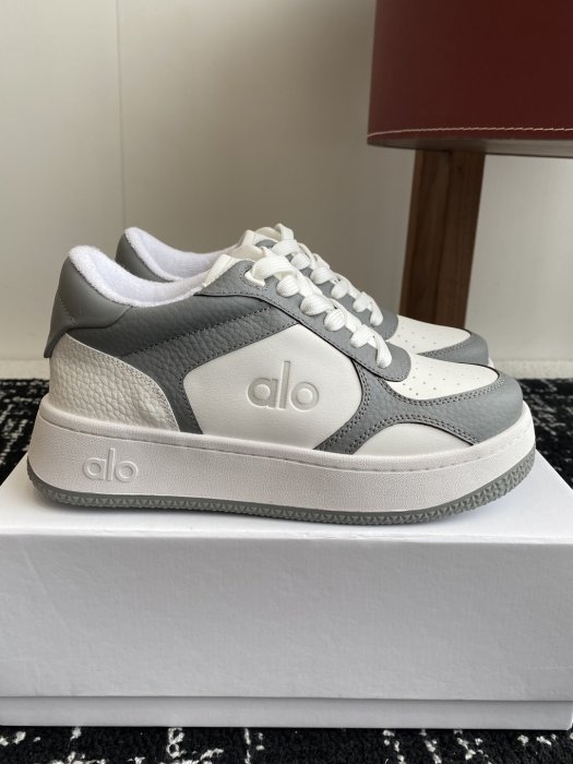 Кроссовки женские фото 2