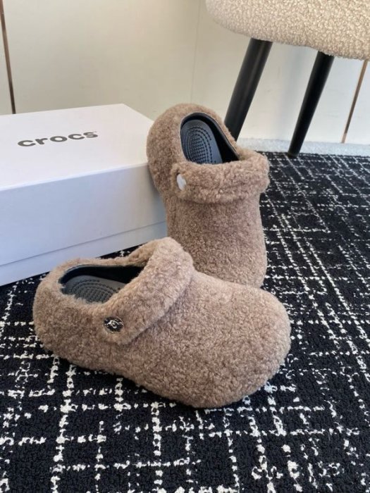 Кроксы on fur Crocs Classic Mega Crush