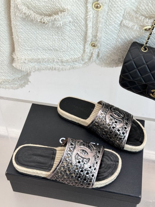 Шлепанцы женские фото 3