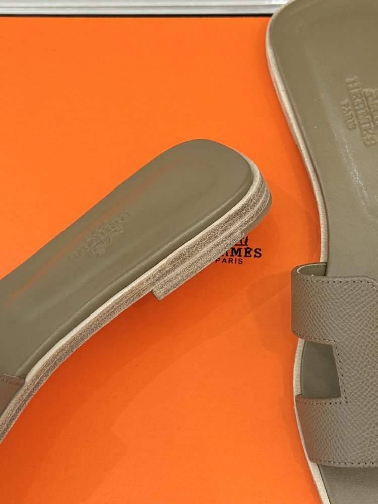 Шлепанцы женские фото 6