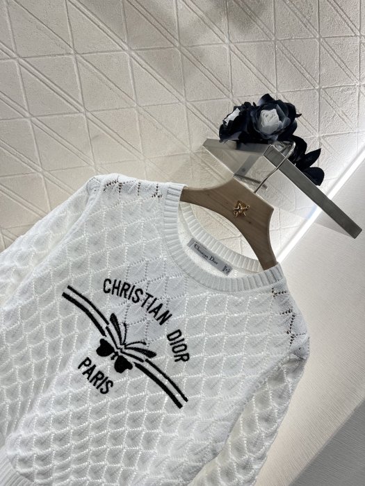 T-shirt women's фото 3