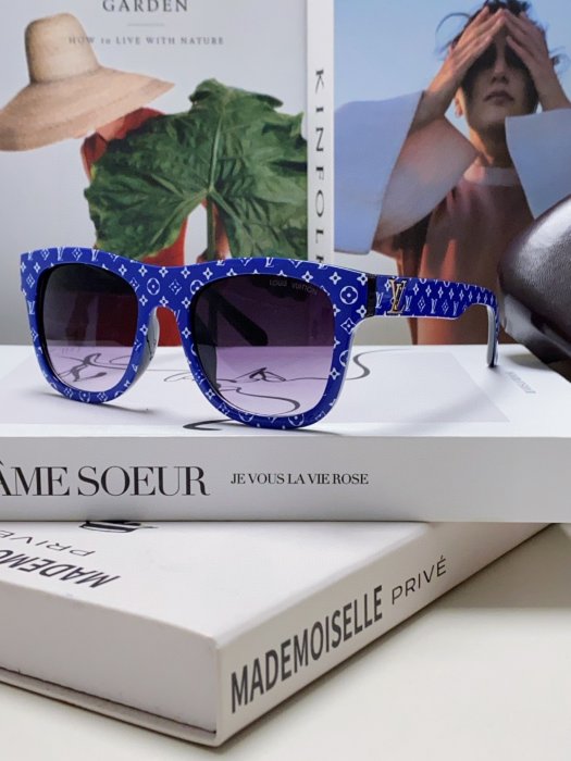 Очки солнцезащитные