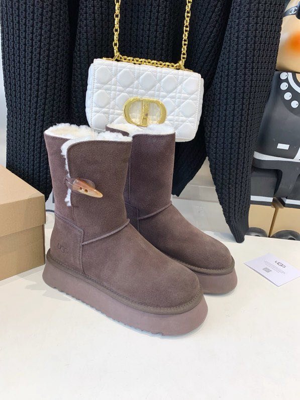 Ugg boots women's on fur