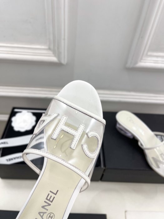 Шлепанцы женские фото 6