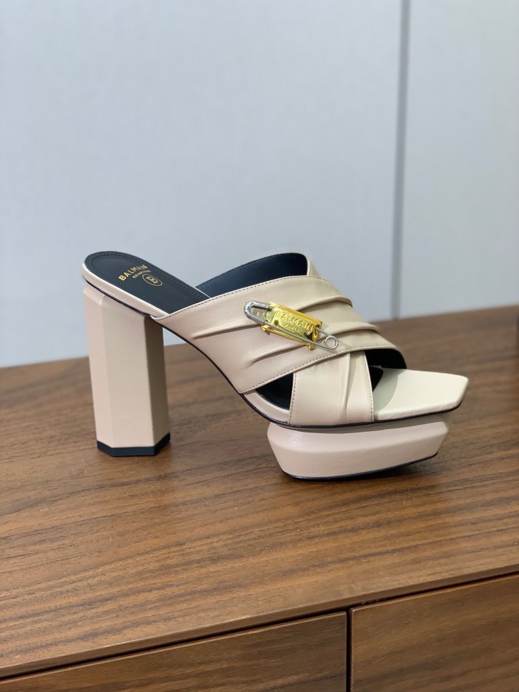 Босоножки фото 7