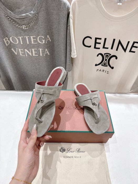 Шлепанцы фото 4