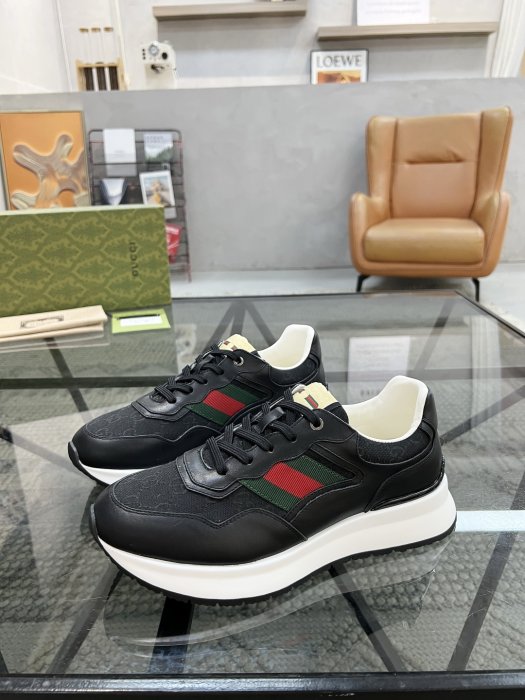 Кросівки чоловічі