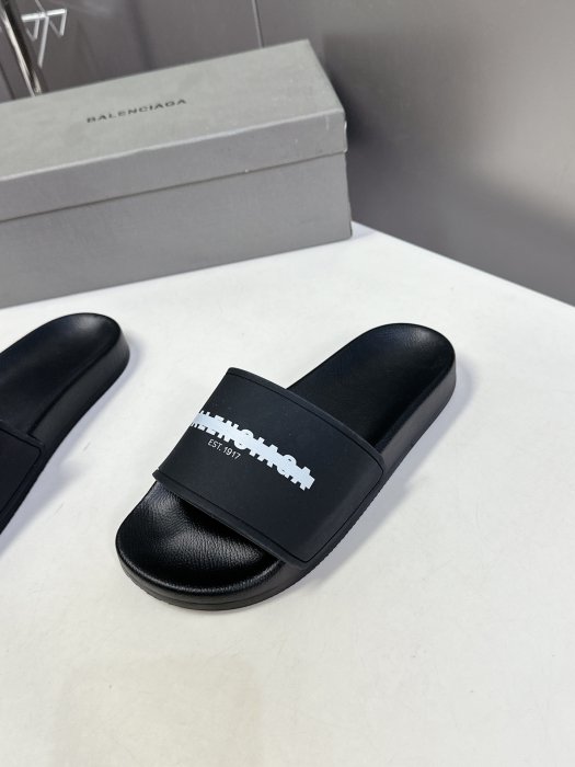 Шлепанцы фото 3