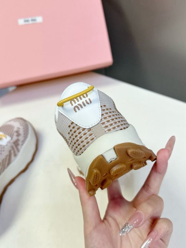 Кроссовки женские фото 9