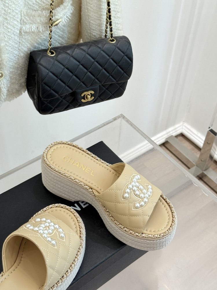 Шлепанцы женские фото 5