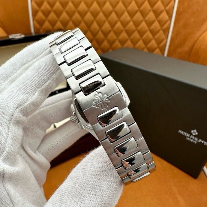 Годинник наручні Patek Philippe Sports Elegance Series 7010/1G-010 Nautilus 32 мм фото 4