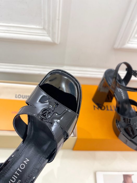 Босоножки фото 6