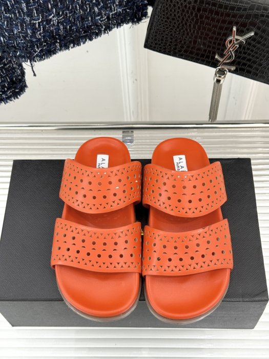 Шлепанцы женские фото 4