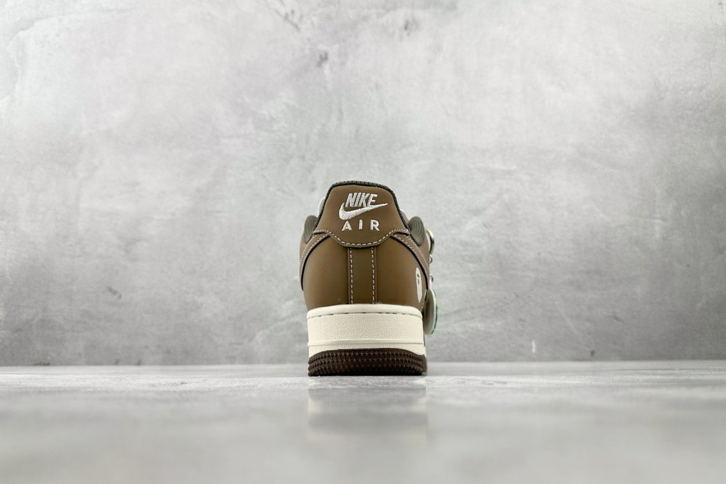 Кроссовки Nike Air Force 1 07 фото 9
