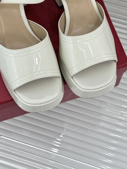 Босоножки фото 7