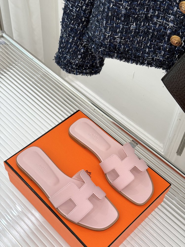 Шлепанцы женские фото 3