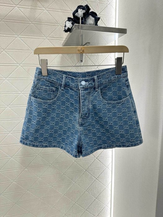 Шорти жіночі