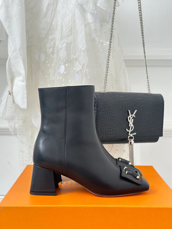 Boots women's leather on heel 5.5 cm