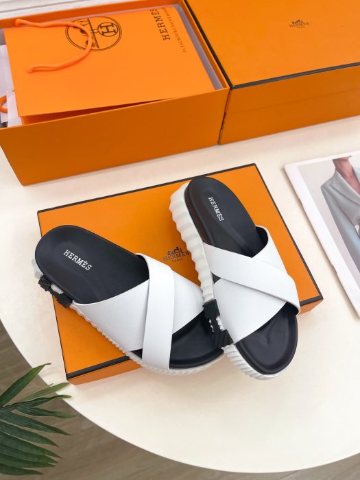 Шлепанцы женские фото 3