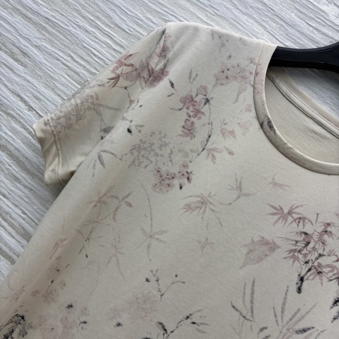 T-shirt women's фото 3