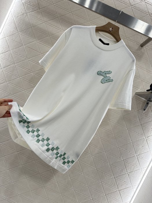 T-shirt women's фото 6