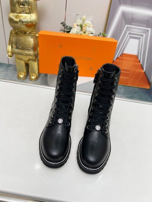 Boots women's