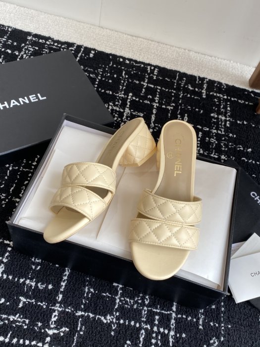 Шлепанцы женские фото 5