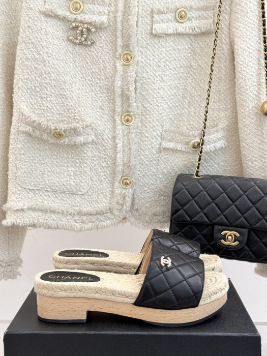 Шльопанці жіночі