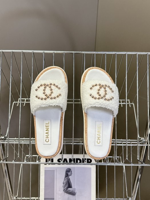 Шлепанцы женские фото 6