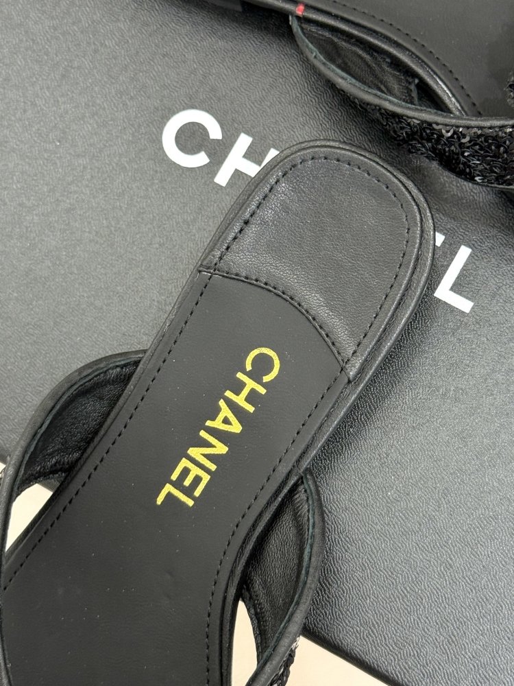 Шлепанцы женские фото 8