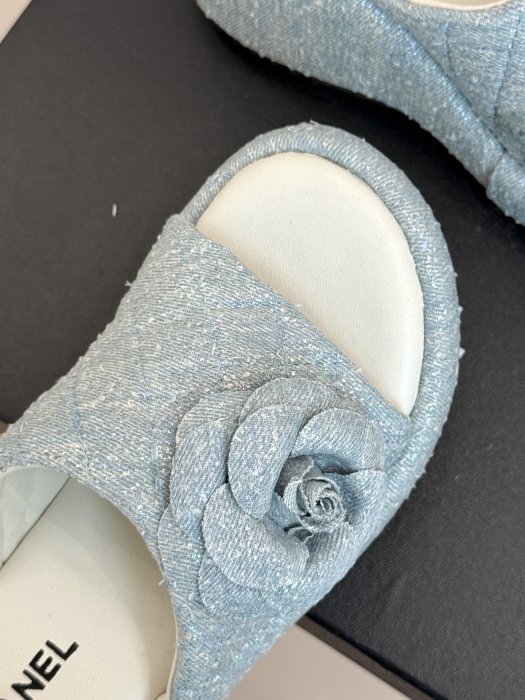 Шлепанцы женские фото 7