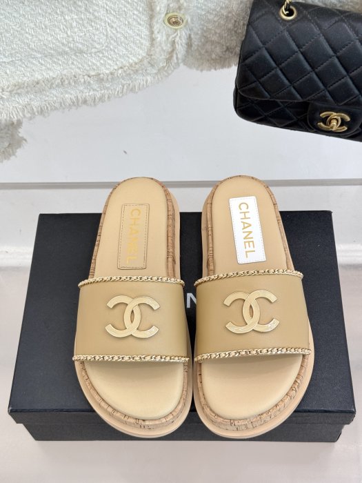 Шлепанцы фото 4