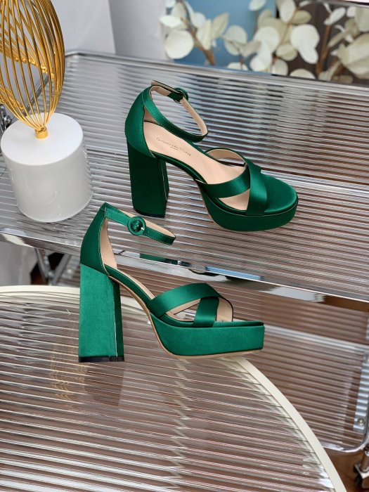 Босоножки фото 5