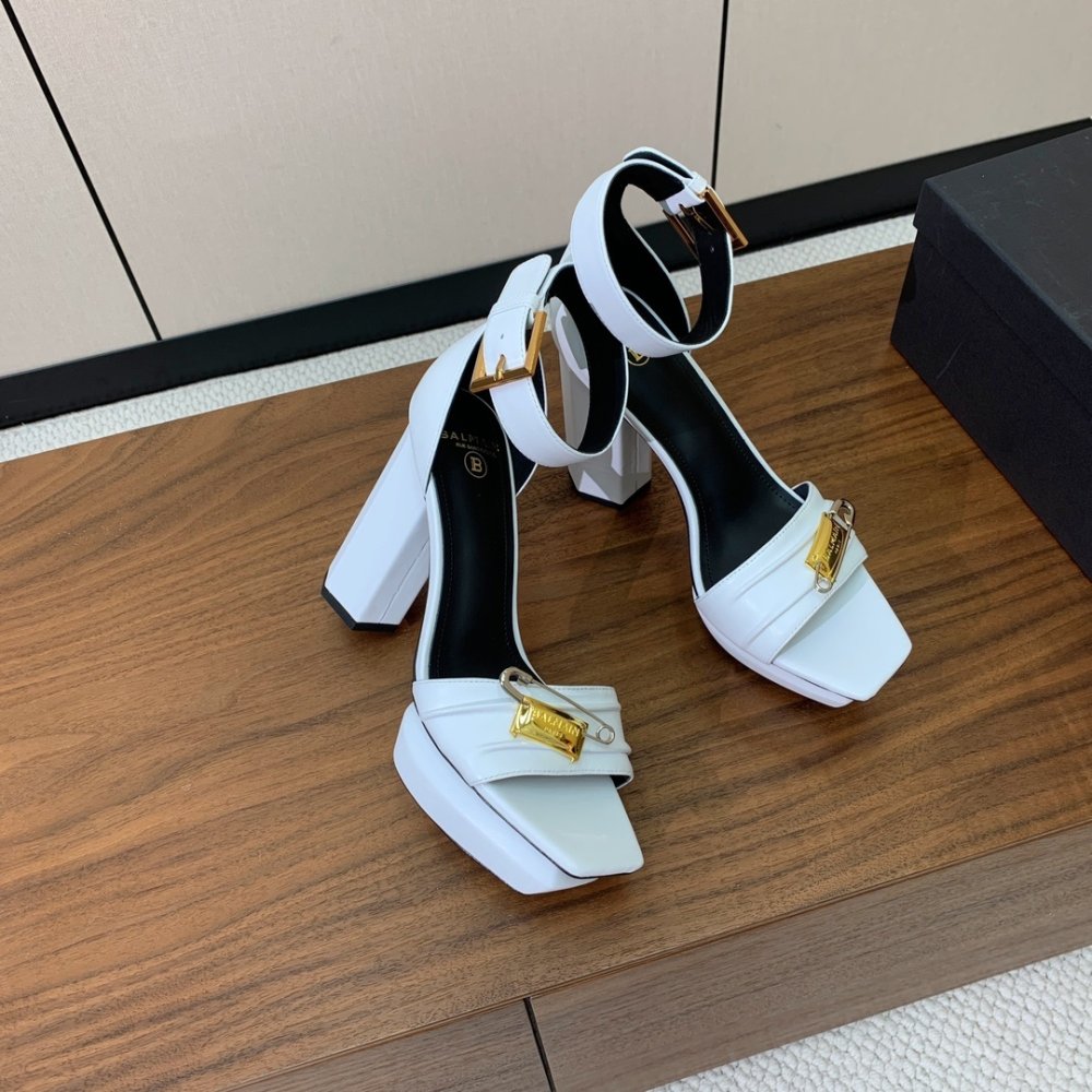 Босоножки фото 4