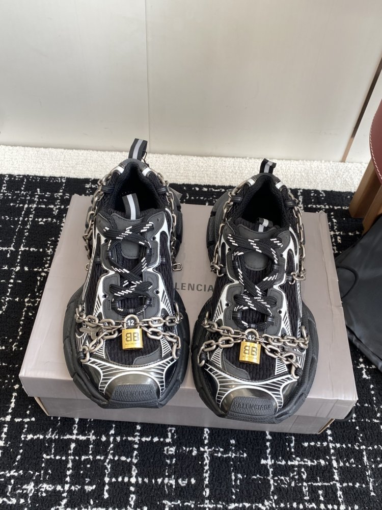 Кроссовки 3XL