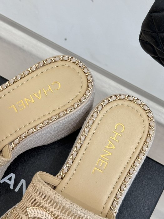 Шлепанцы женские фото 8