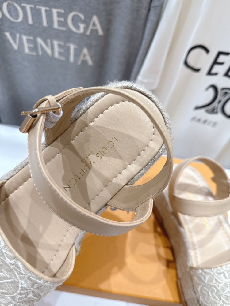 Сандалии женские фото 6