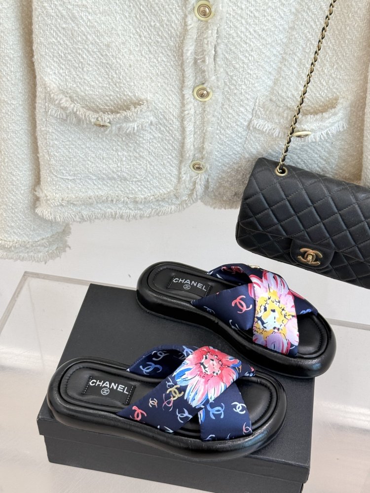 Шльопанці жіночі фото 3