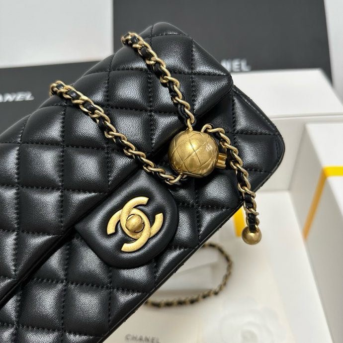 Сумка кожаная CHANEL Flap Bag AS1787 20 см фото 4