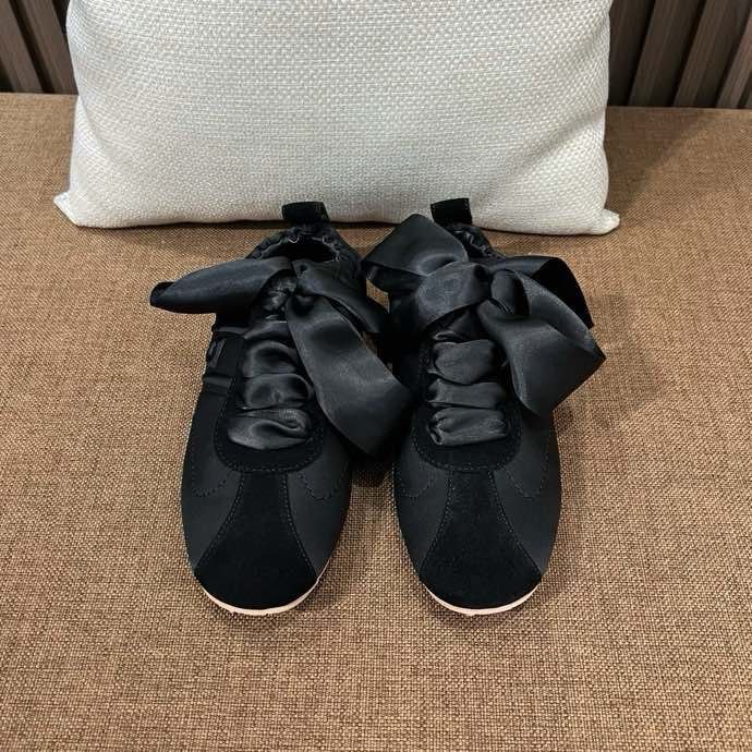 Кросівки жіночі фото 9