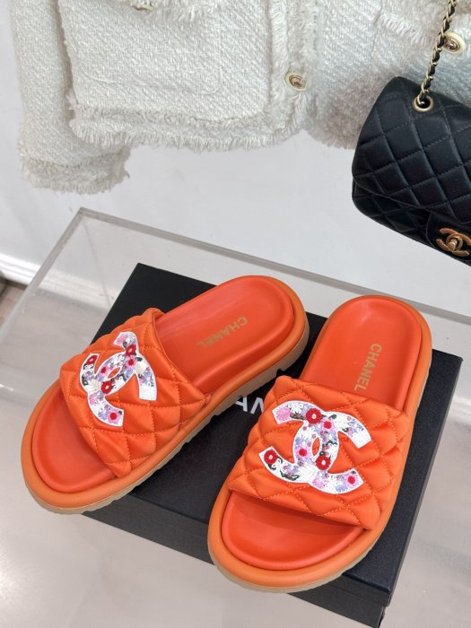 Шлепанцы фото 2