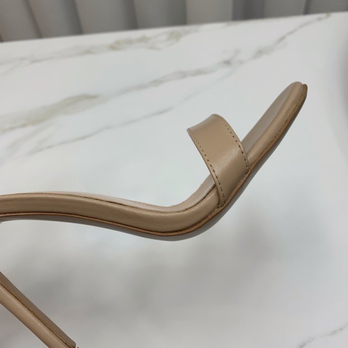 Босоножки фото 9