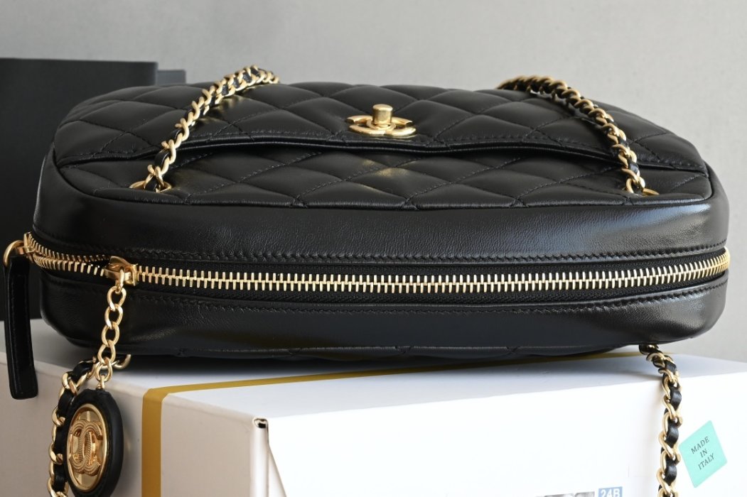 Черная кожаная сумка через плечо Chanel Matelasse фото 5