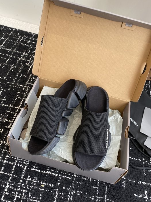 Шлепанцы женские фото 5