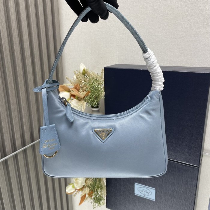 A bag women's Prada Nylon Hobo 23 cm фото 4