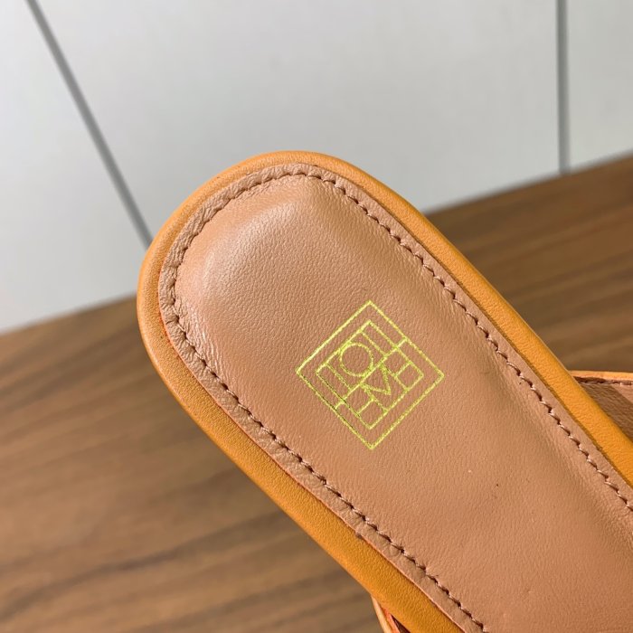 Шльопанці жіночі фото 8