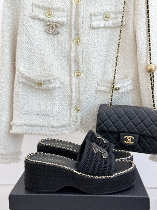 Шлепанцы женские