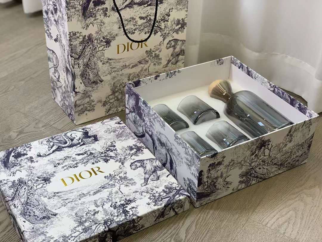 Набір склянок і пляшка для води Dior Home Series фото 4