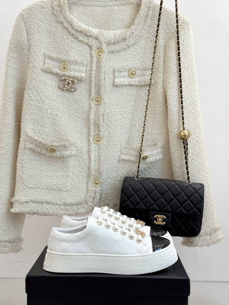 Shoes women's on platform 35 mm